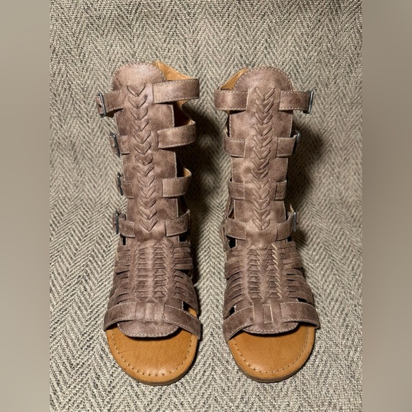 Timavo beige (grey-brown) tall gladiator sandals sz 6.5 Not Rated NWOT box incl - Picture 3 of 16